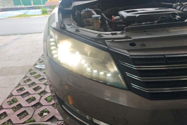 Used Volkswagen Passat 2014 1.8TSI DSG Prestige Edition Right Front Headlight