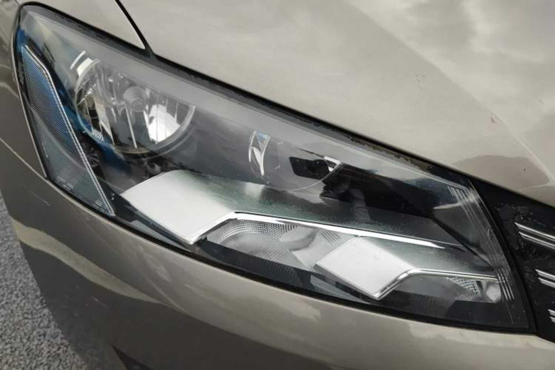 Used Volkswagen Passat 2014 1.8TSI DSG Luxury Edition Right Front Headlight