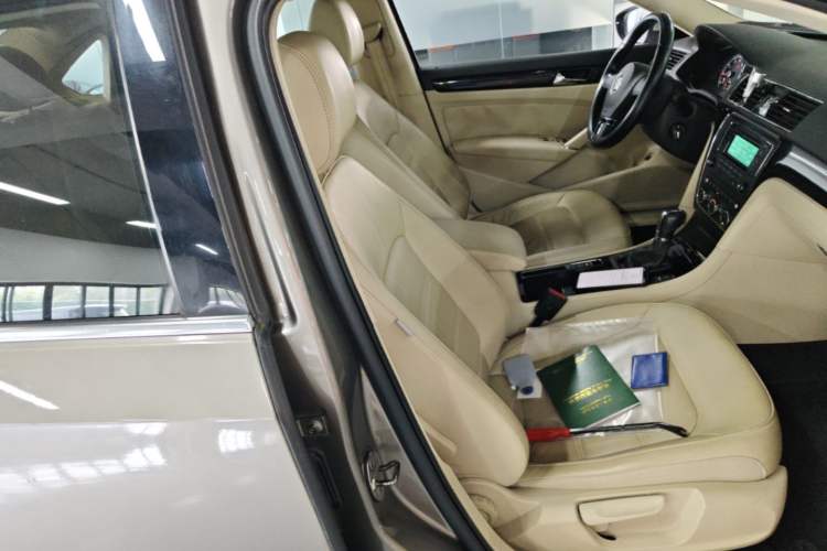 Used Volkswagen Passat 2014 1.8TSI Automatic Prestige Edition Right Front Seat