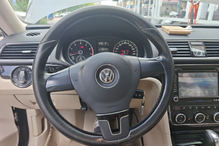 Used Volkswagen Passat 2014 1.8TSI DSG Prestige Edition Steering Wheel