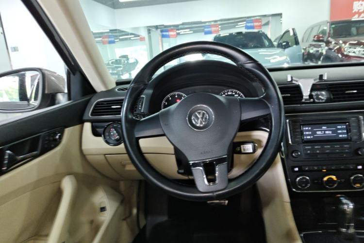 Used Volkswagen Passat 2014 1.8TSI Automatic Prestige Edition Steering Wheel