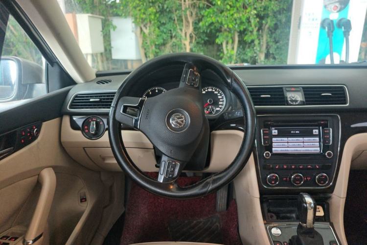 Used Volkswagen Passat 2014 1.8TSI DSG Prestige Edition Steering Wheel