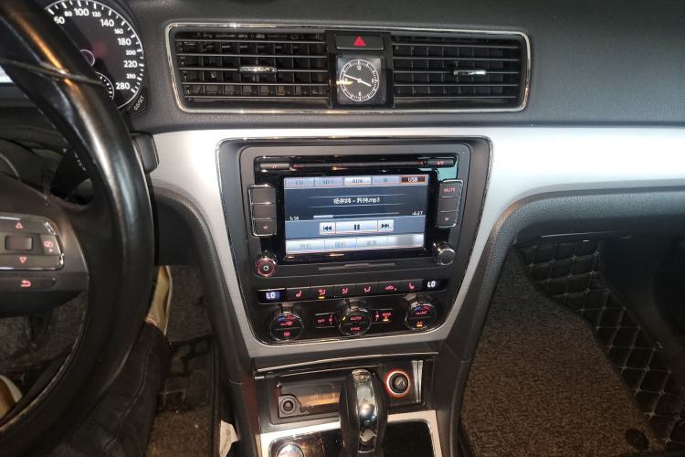 Used Volkswagen Passat 2014 1.8TSI DSG Prestige Edition Audio And AC Panel