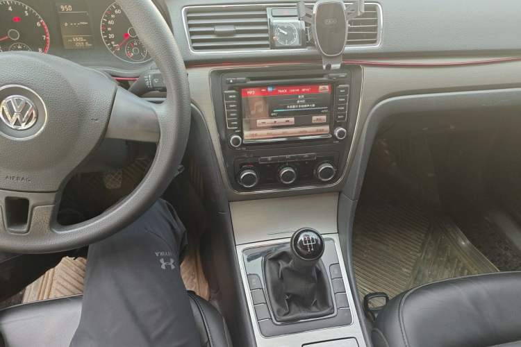 Used Volkswagen Passat 2014 1.4TSI Manual Luxury Edition Audio And AC Panel