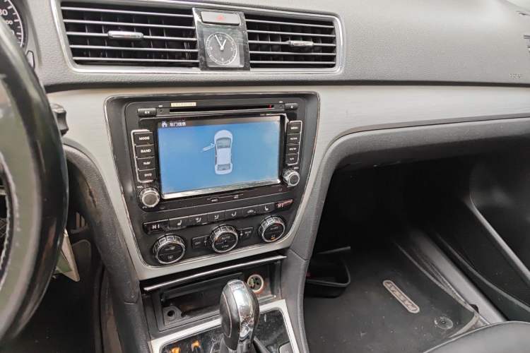 Used Volkswagen Passat 2014 1.8TSI DSG Prestige Edition Audio And AC Panel