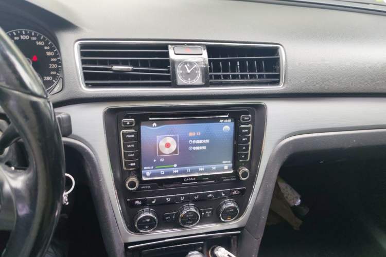 Used Volkswagen Passat 2014 1.8TSI DSG Prestige Edition Audio And AC Panel