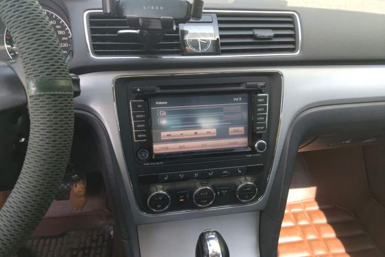 Used Volkswagen Passat 2014 1.8TSI DSG Prestige Edition Audio And AC Panel