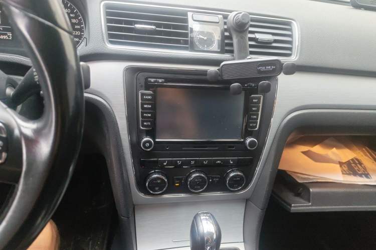 Used Volkswagen Passat 2014 1.8TSI DSG Prestige Edition Audio And AC Panel