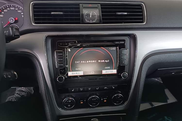 Used Volkswagen Passat 2014 1.8TSI DSG Prestige Navigation Edition Audio And AC Panel