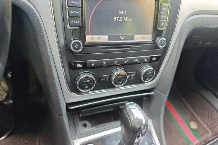 Used Volkswagen Passat 2014 1.8TSI DSG Prestige Navigation Edition Audio And AC Panel