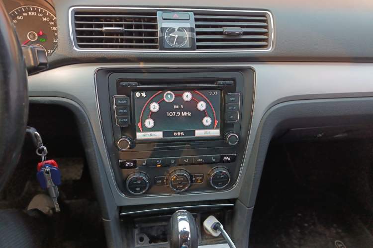 Used Volkswagen Passat 2014 1.8TSI DSG 30th Anniversary Edition Audio And AC Panel