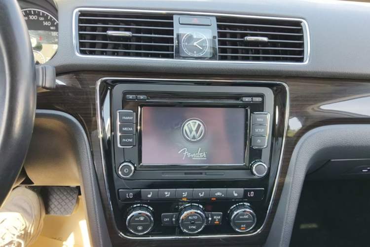Used Volkswagen Passat 2014 2.0 TSI DSG Ultimate Edition Audio And AC Panel