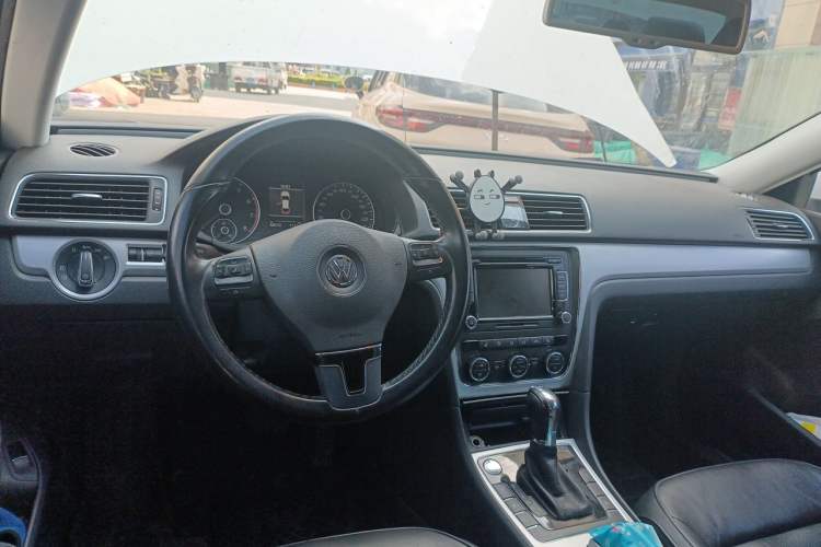 Used Volkswagen Passat 2014 1.8TSI DSG Prestige Edition Center Console