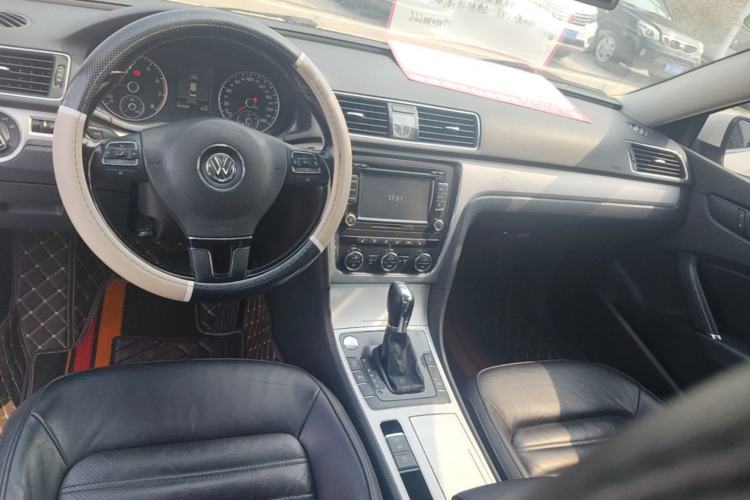 Used Volkswagen Passat 2014 1.8TSI DSG Prestige Navigation Edition Center Console