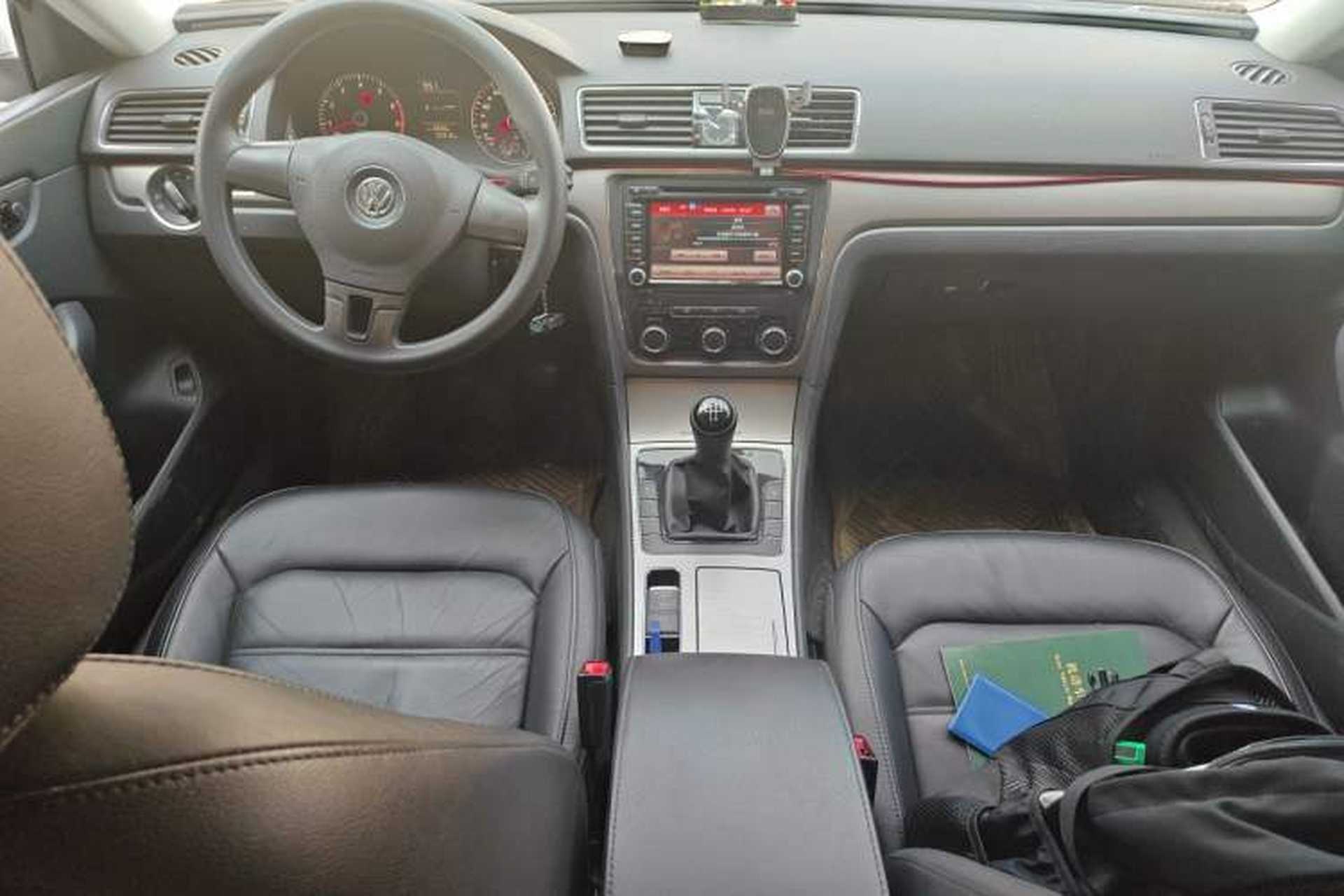 Used Volkswagen Passat 2014 1.4TSI Manual Luxury Edition Center Console