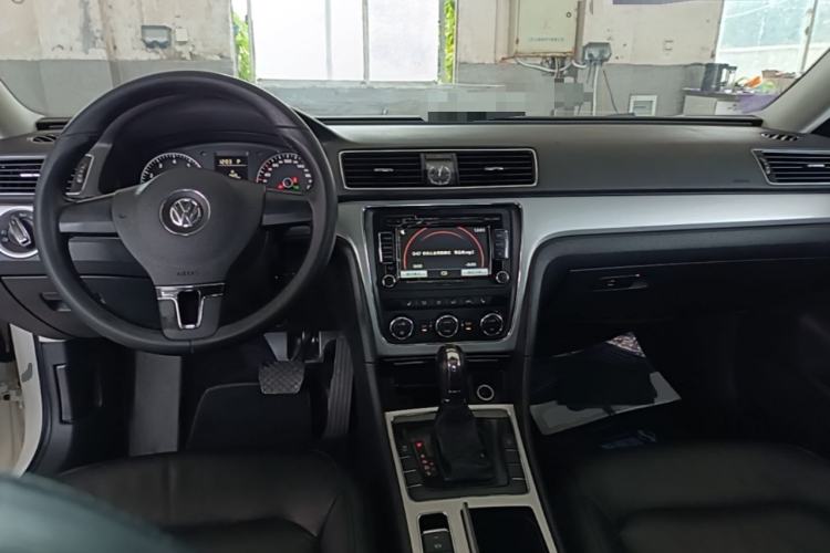 Used Volkswagen Passat 2014 1.8TSI DSG Prestige Navigation Edition Center Console