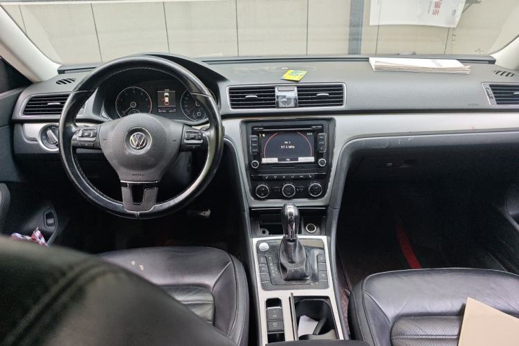 Used Volkswagen Passat 2014 1.8TSI DSG Prestige Navigation Edition Center Console