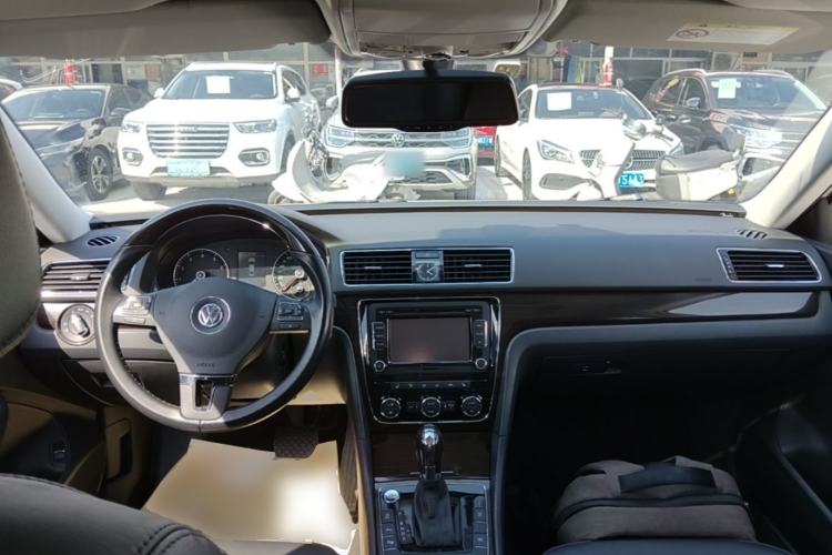 Used Volkswagen Passat 2014 2.0 TSI DSG Ultimate Edition Center Console