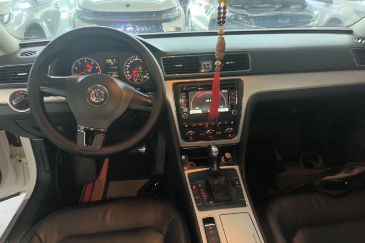 Used Volkswagen Passat 2014 1.8TSI DSG Prestige Navigation Edition Center Console