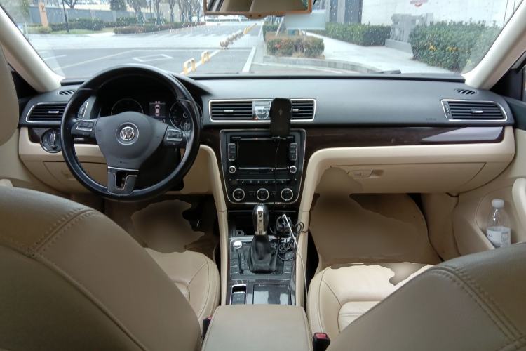 Used Volkswagen Passat 2014 1.8TSI DSG Prestige Navigation Edition Center Console