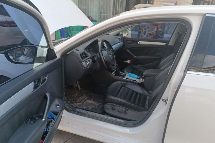 Used Volkswagen Passat 2014 1.8TSI DSG Prestige Edition Driver Seat