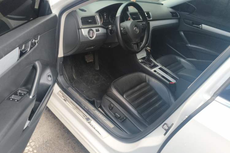 Used Volkswagen Passat 2014 2.0 TSI DSG Prestige Navigation Edition Driver Seat