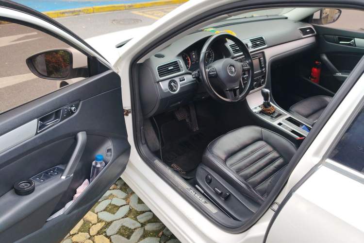 Used Volkswagen Passat 2014 1.8TSI DSG Prestige Navigation Edition Driver Seat