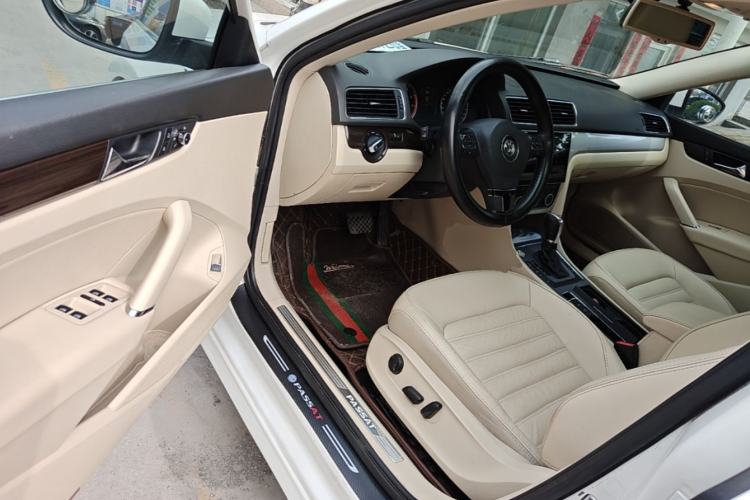 Used Volkswagen Passat 2014 1.8TSI DSG Prestige Edition Driver Seat
