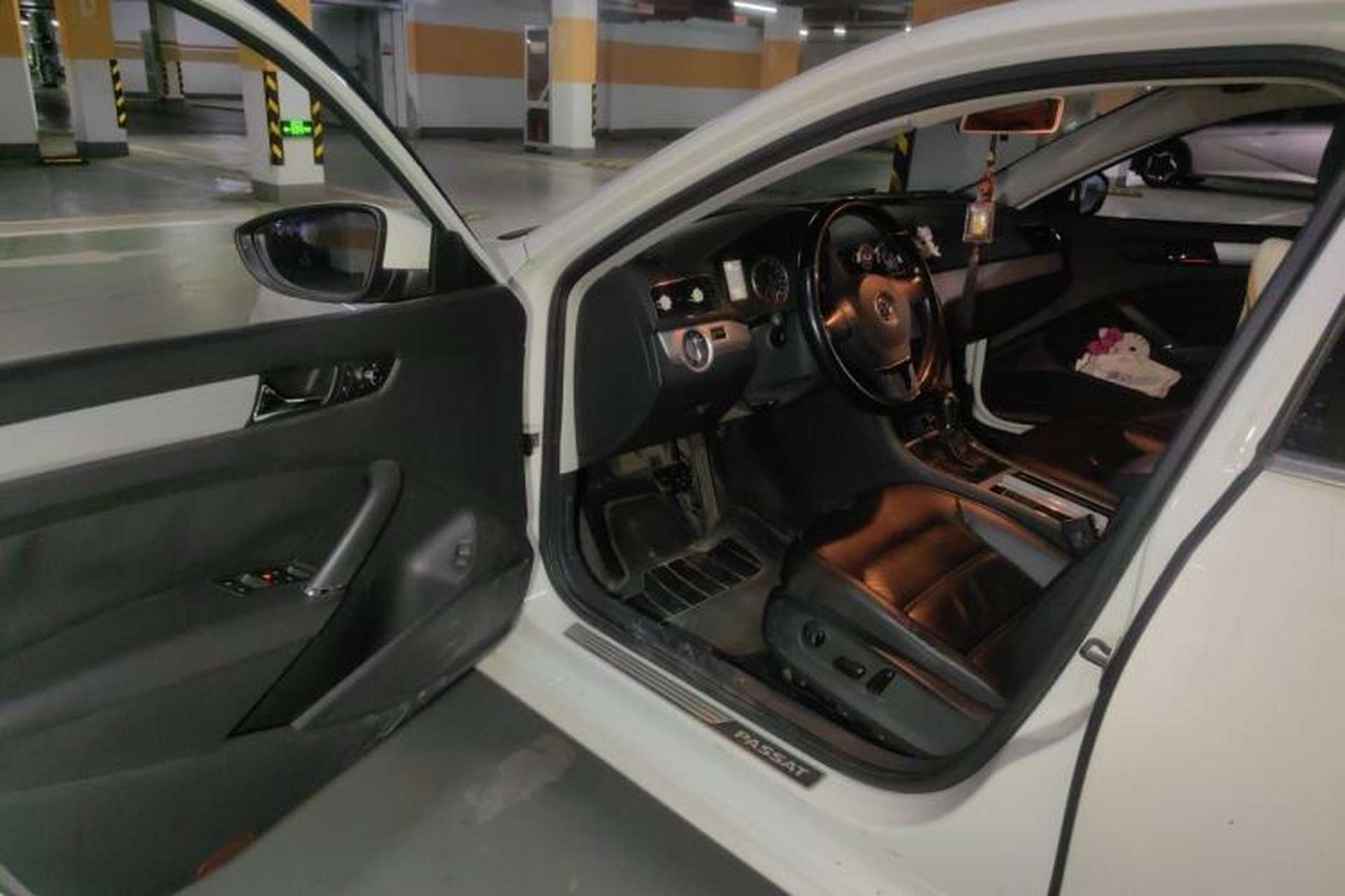 Used Volkswagen Passat 2014 1.8TSI DSG Prestige Navigation Edition Driver Seat