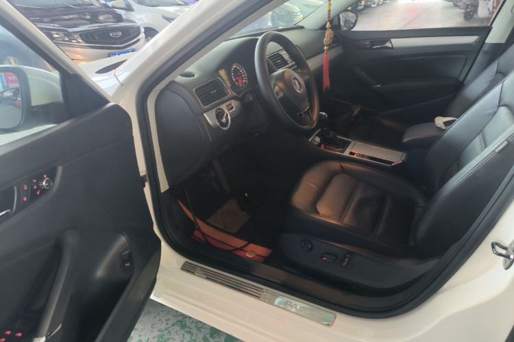 Used Volkswagen Passat 2014 1.8TSI DSG Prestige Navigation Edition Driver Seat