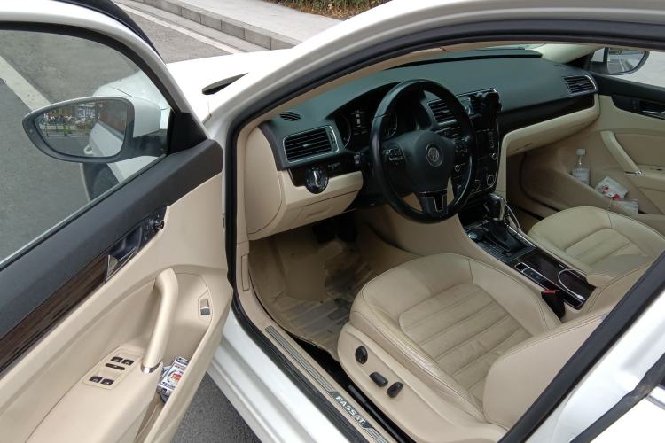Used Volkswagen Passat 2014 1.8TSI DSG Prestige Navigation Edition Driver Seat