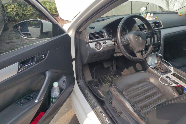 Used Volkswagen Passat 2014 1.8TSI DSG Prestige Navigation Edition Driver Seat