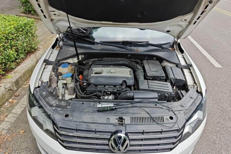 Used Volkswagen Passat 2014 1.8TSI DSG Prestige Edition Engine Bay