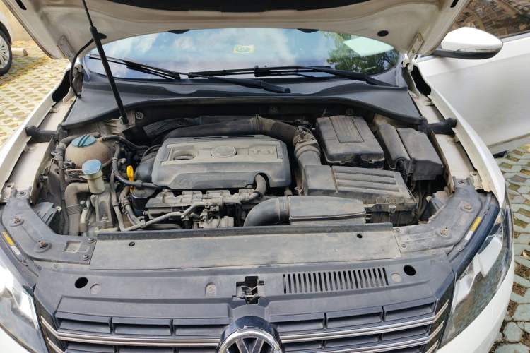 Used Volkswagen Passat 2014 1.8TSI DSG Prestige Navigation Edition Engine Bay