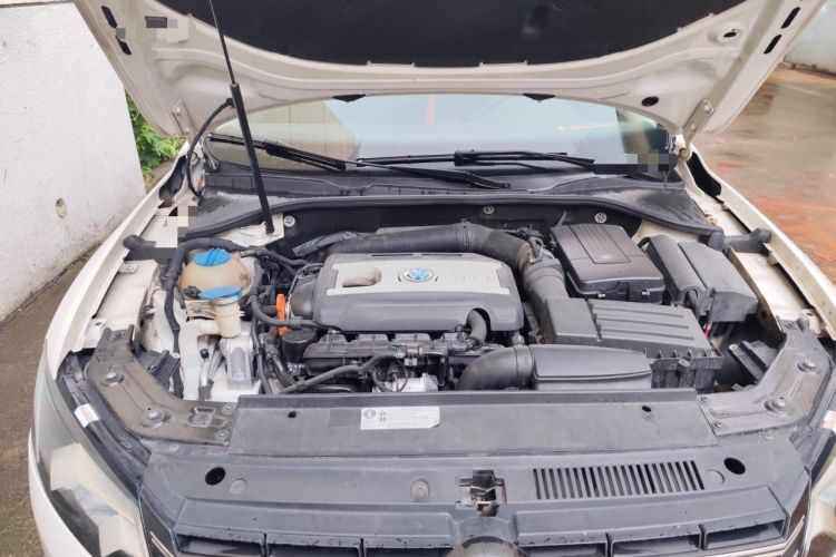 Used Volkswagen Passat 2014 1.8TSI DSG Prestige Navigation Edition Engine Bay