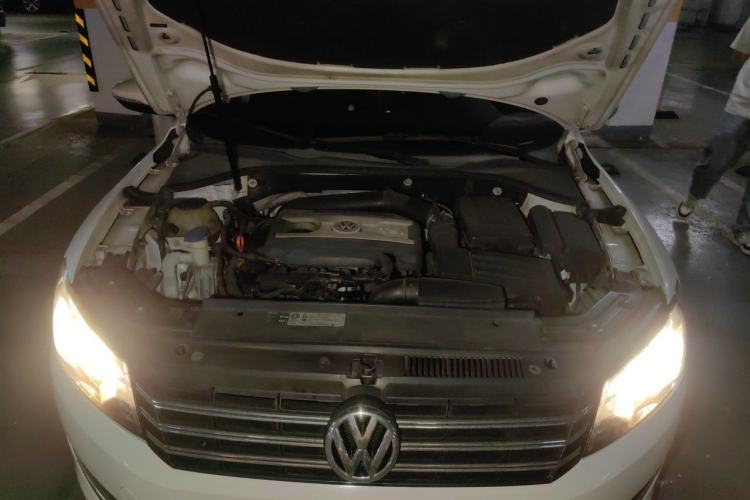Used Volkswagen Passat 2014 1.8TSI DSG Prestige Navigation Edition Engine Bay