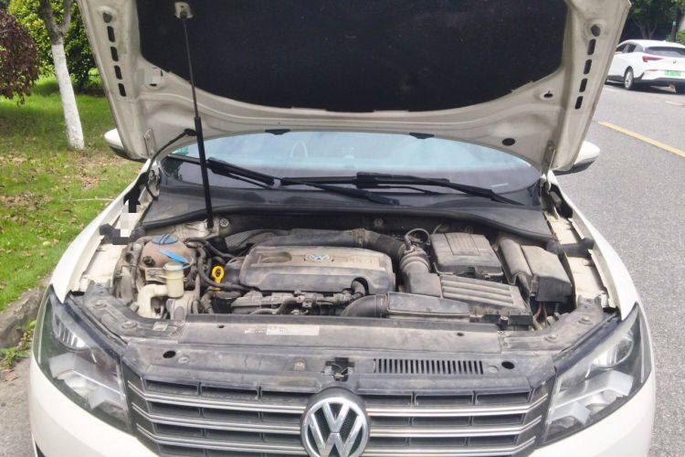 Used Volkswagen Passat 2014 1.8TSI DSG Prestige Edition Engine Bay