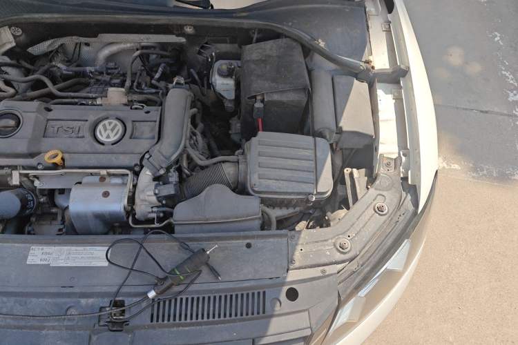 Used Volkswagen Passat 2014 1.4TSI Manual Luxury Edition Engine Bay Left