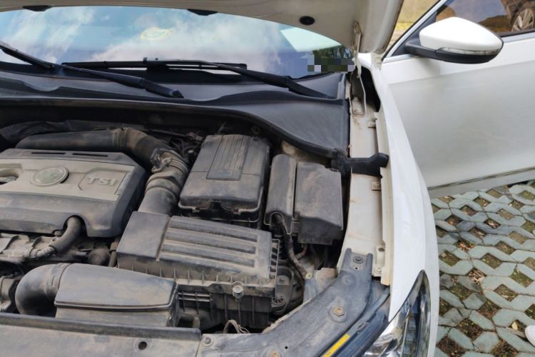 Used Volkswagen Passat 2014 1.8TSI DSG Prestige Navigation Edition Engine Bay Left
