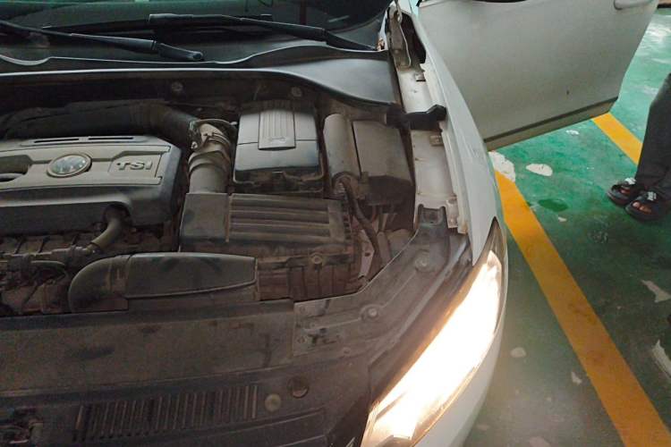 Used Volkswagen Passat 2014 1.8TSI DSG Prestige Edition Engine Bay Left
