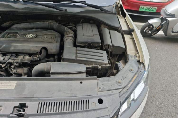Used Volkswagen Passat 2014 1.8TSI DSG Prestige Navigation Edition Engine Bay Left