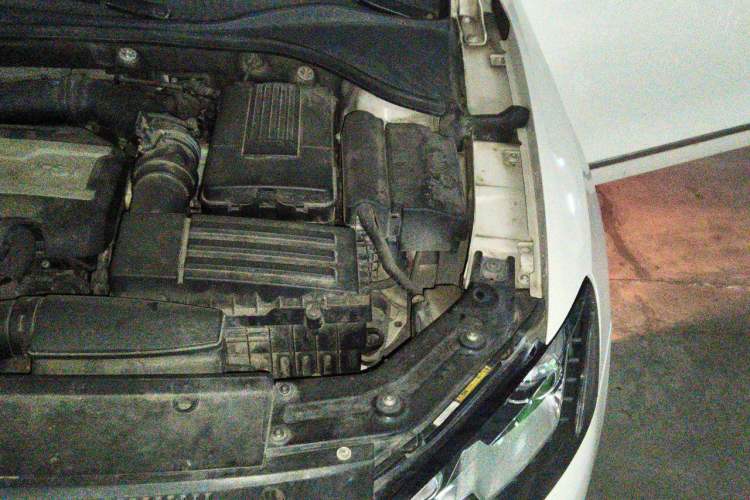 Used Volkswagen Passat 2014 1.8TSI DSG Prestige Edition Engine Bay Left