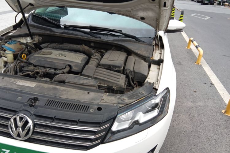 Used Volkswagen Passat 2014 1.8TSI DSG Prestige Navigation Edition Engine Bay Left