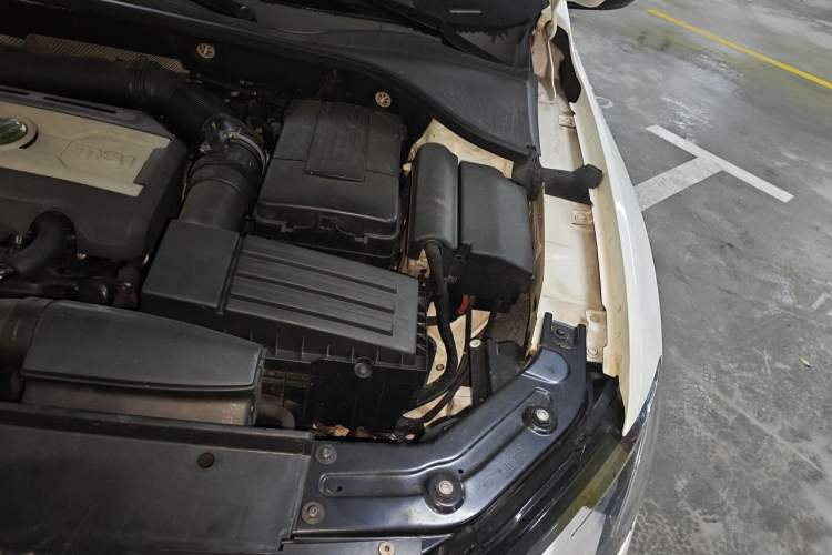 Used Volkswagen Passat 2014 1.8TSI DSG Prestige Edition Engine Bay Left