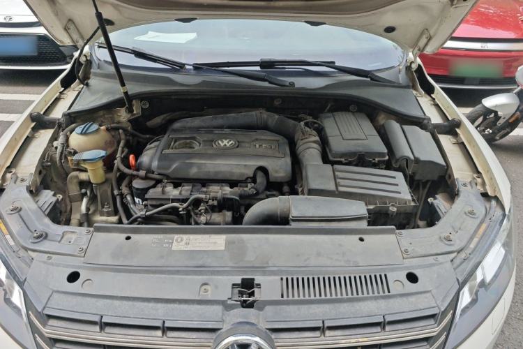 Used Volkswagen Passat 2014 1.8TSI DSG Prestige Navigation Edition Engine Bay