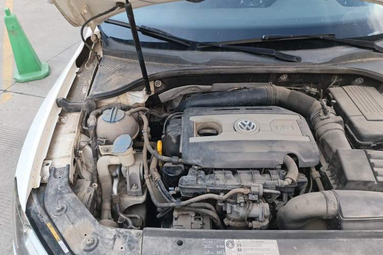 Used Volkswagen Passat 2014 1.8TSI DSG Prestige Edition Engine Bay Right