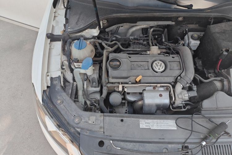 Used Volkswagen Passat 2014 1.4TSI Manual Luxury Edition Engine Bay Right