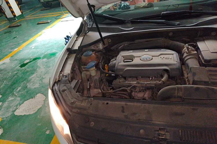 Used Volkswagen Passat 2014 1.8TSI DSG Prestige Edition Engine Bay Right