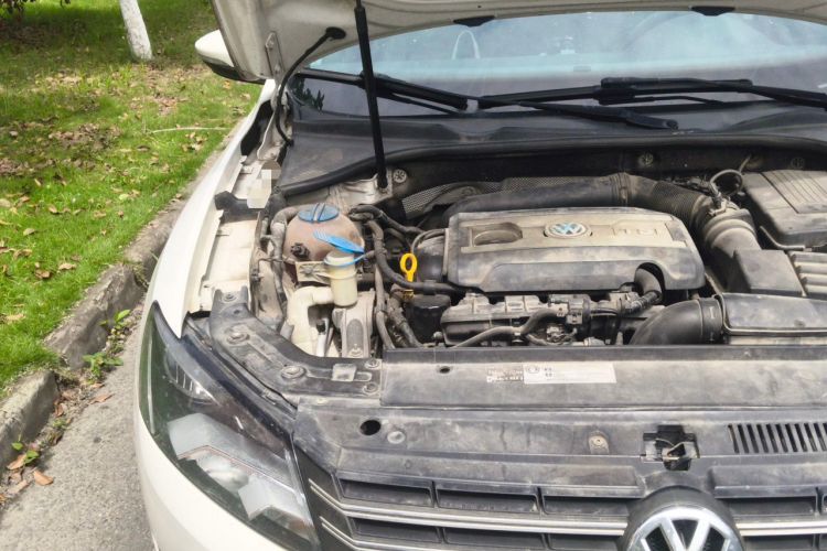 Used Volkswagen Passat 2014 1.8TSI DSG Prestige Edition Engine Bay Right