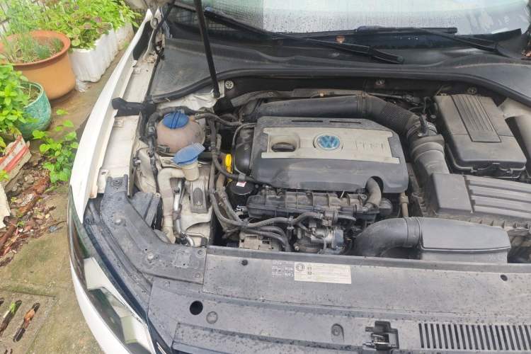Used Volkswagen Passat 2014 1.8TSI DSG Prestige Edition Engine Bay Right